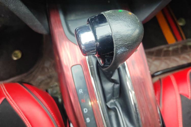 Used Honda XR-V 2015 1.8L VTi CVT Luxury Edition Gear Lever