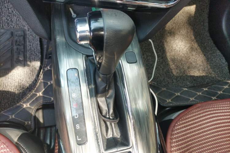 Used Honda XR-V 2015 1.8L VTi CVT Luxury Edition Gear Lever
