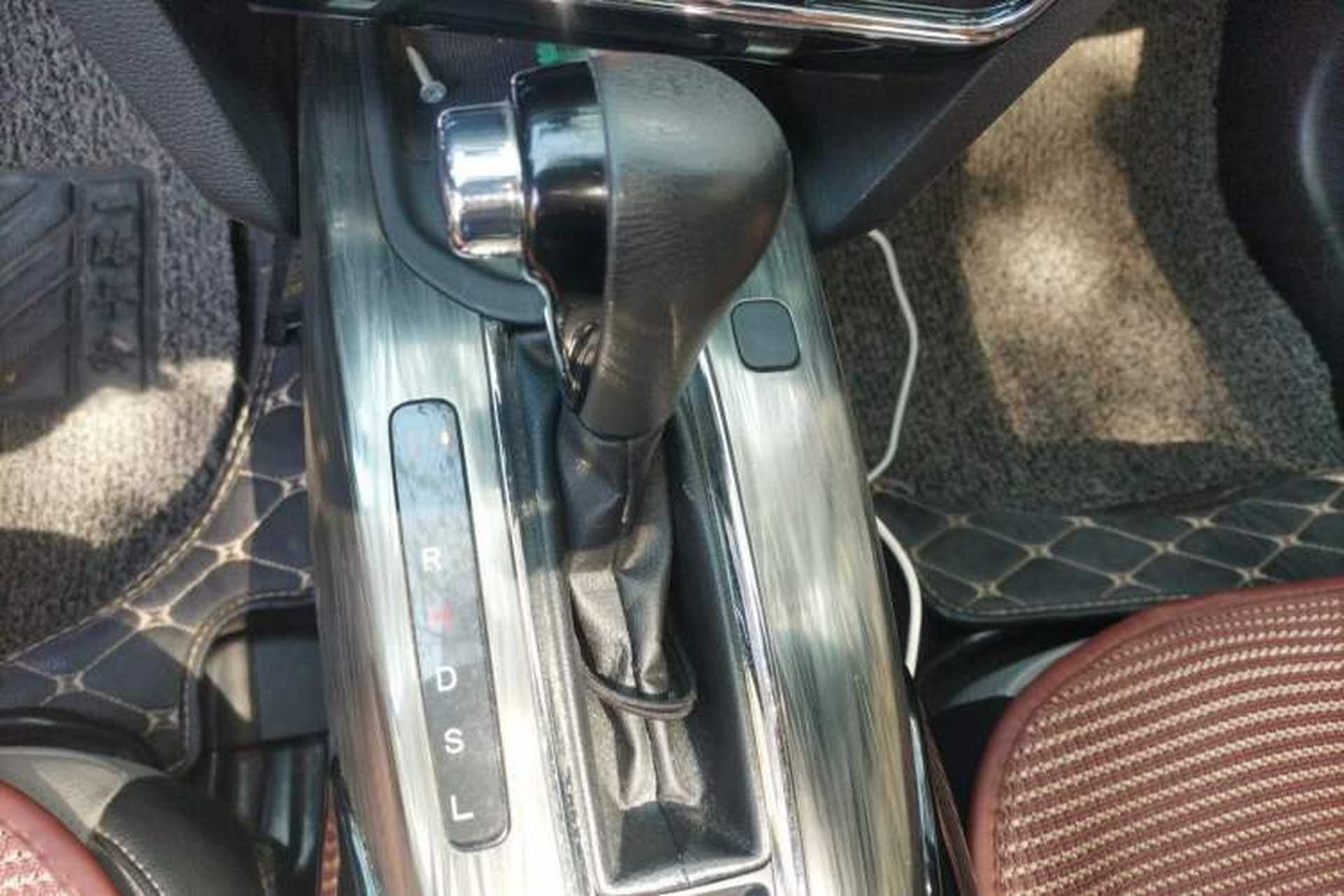 Used Honda XR-V 2015 1.8L VTi CVT Luxury Edition Gear Lever