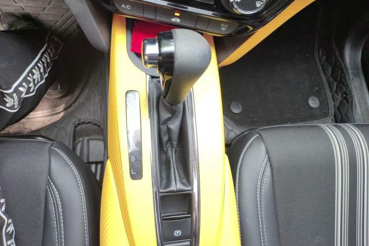 Used Honda XR-V 2015 1.5L LXi CVT Classic Edition Gear Lever