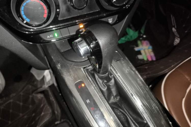 Used Honda XR-V 2015 1.8L EXi CVT Comfort Version Gear Lever