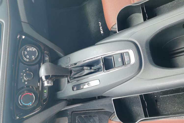 Used Honda XR-V 2015 1.5L LXi CVT Classic Edition Gear Lever