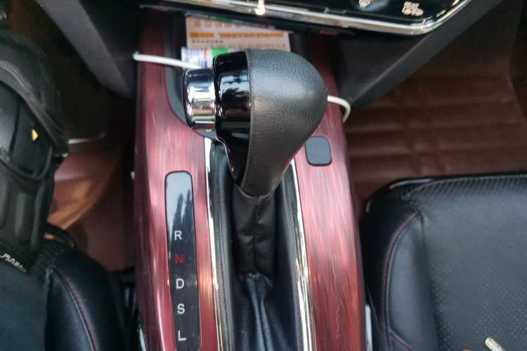 Used Honda XR-V 2015 1.8L VTi CVT Luxury Edition Gear Lever