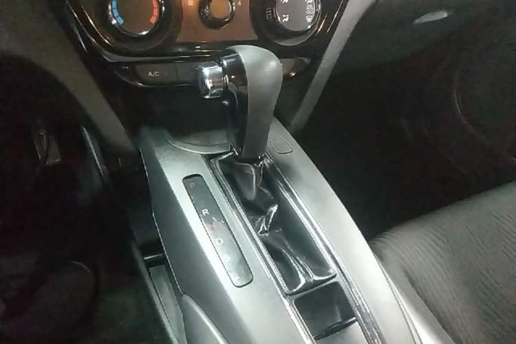 Used Honda XR-V 2015 1.5L LXi CVT Classic Edition Gear Lever