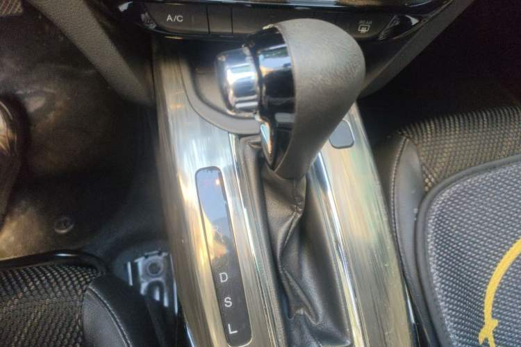 Used Honda XR-V 2015 1.8L EXi CVT Comfort Version Gear Lever