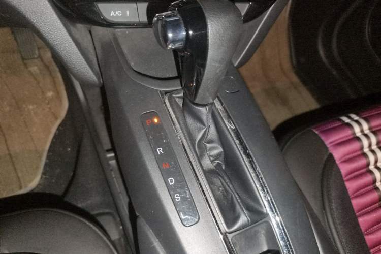 Used Honda XR-V 2015 1.5L LXi CVT Classic Edition Gear Lever