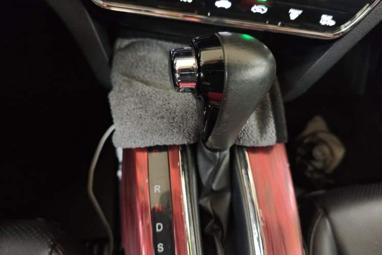 Used Honda XR-V 2015 1.8L VTi CVT Luxury Edition Gear Lever