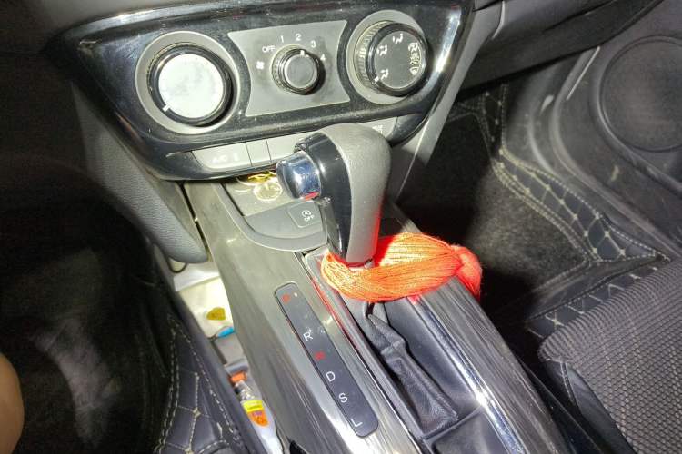 Used Honda XR-V 2015 1.8L EXi CVT Comfort Version Gear Lever