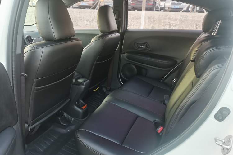 Used Honda XR-V 2015 1.5L LXi CVT Classic Edition Interior 3