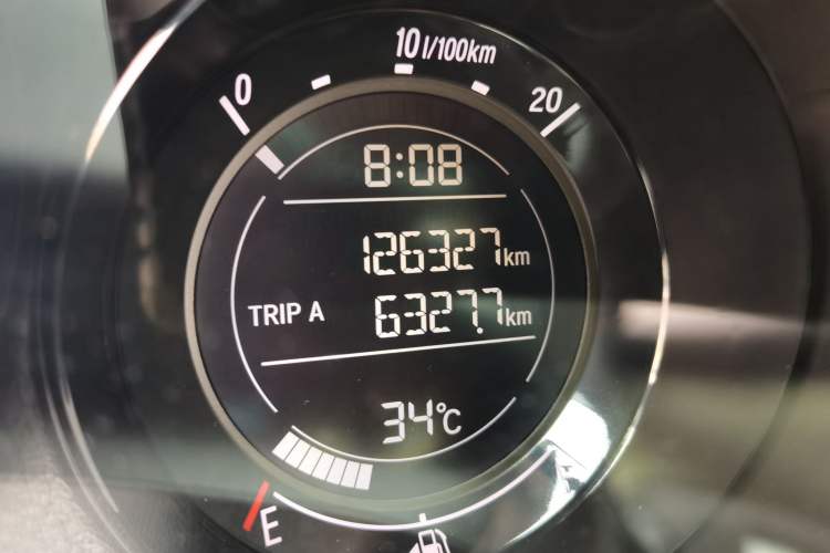 Used Honda XR-V 2015 1.8L EXi CVT Comfort Version Odometer Close Up