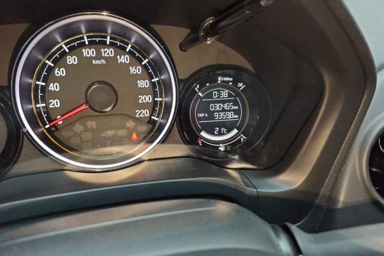 Used Honda XR-V 2015 1.8L EXi CVT Comfort Version Odometer Close Up