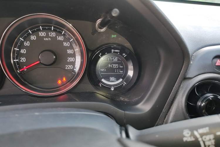 Used Honda XR-V 2015 1.8L EXi CVT Comfort Version Odometer Close Up