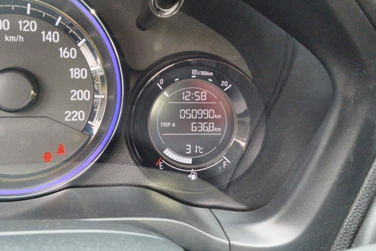 Used Honda XR-V 2015 1.8L EXi CVT Comfort Version Odometer Close Up