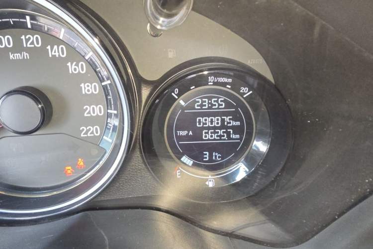 Used Honda XR-V 2015 1.8L EXi CVT Comfort Version Odometer Close Up
