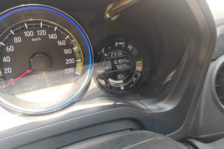 Used Honda XR-V 2015 1.8L EXi CVT Comfort Version Odometer Close Up