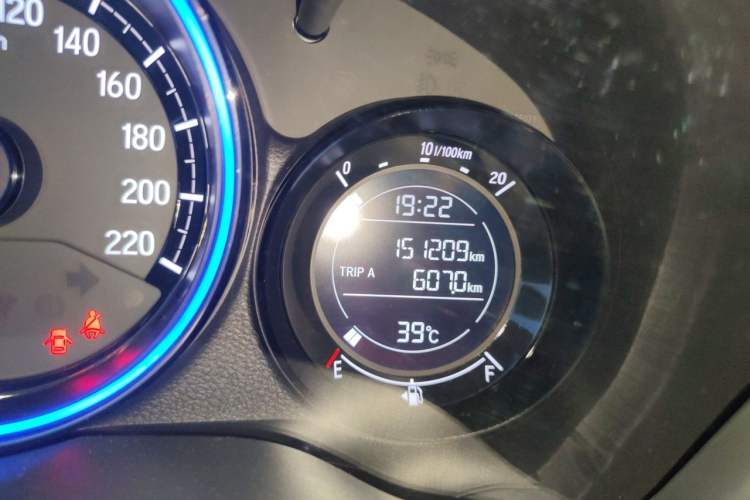 Used Honda XR-V 2015 1.5L LXi CVT Classic Edition Odometer Close Up
