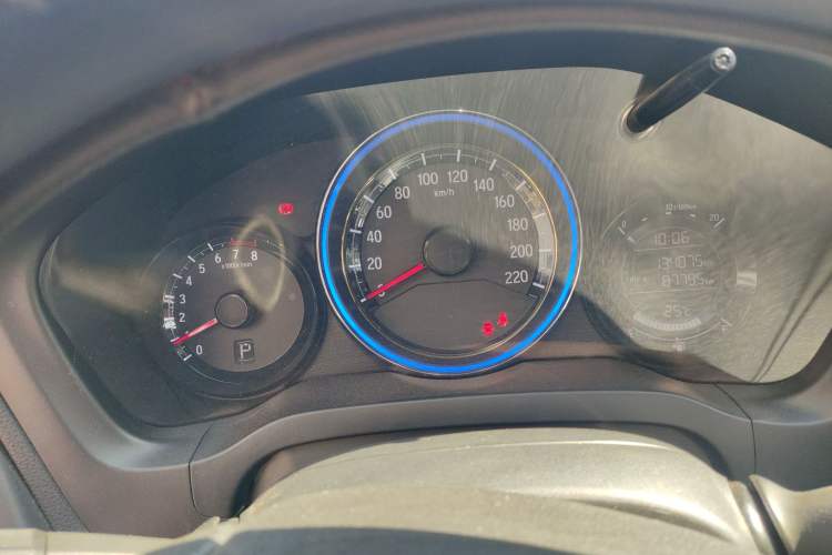Used Honda XR-V 2015 1.5L LXi CVT Classic Edition Odometer Close Up