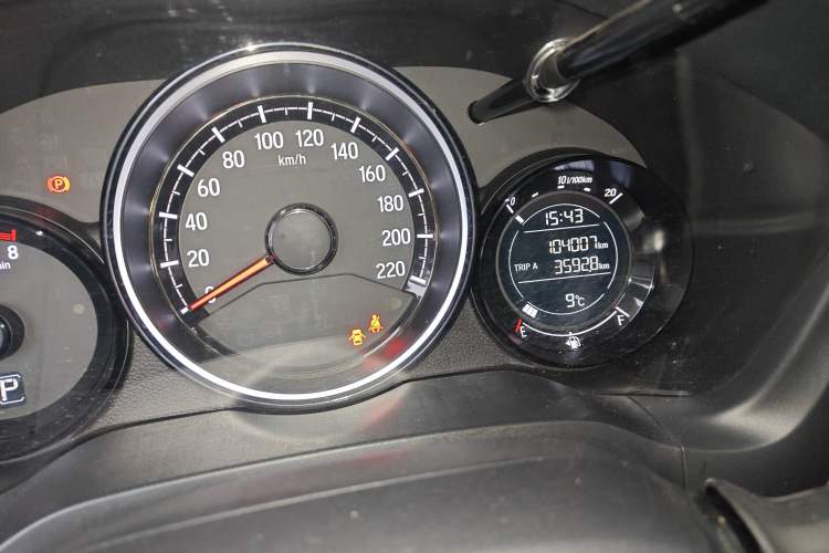 Used Honda XR-V 2015 1.8L EXi CVT Comfort Version Odometer Close Up