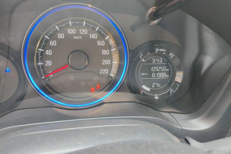 Used Honda XR-V 2015 1.8L EXi CVT Comfort Version Odometer Close Up