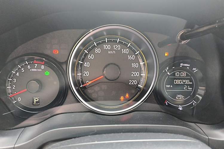Used Honda XR-V 2015 1.5L LXi CVT Classic Edition Odometer Close Up