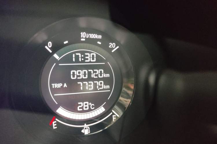 Used Honda XR-V 2015 1.5L LXi CVT Classic Edition Odometer Close Up