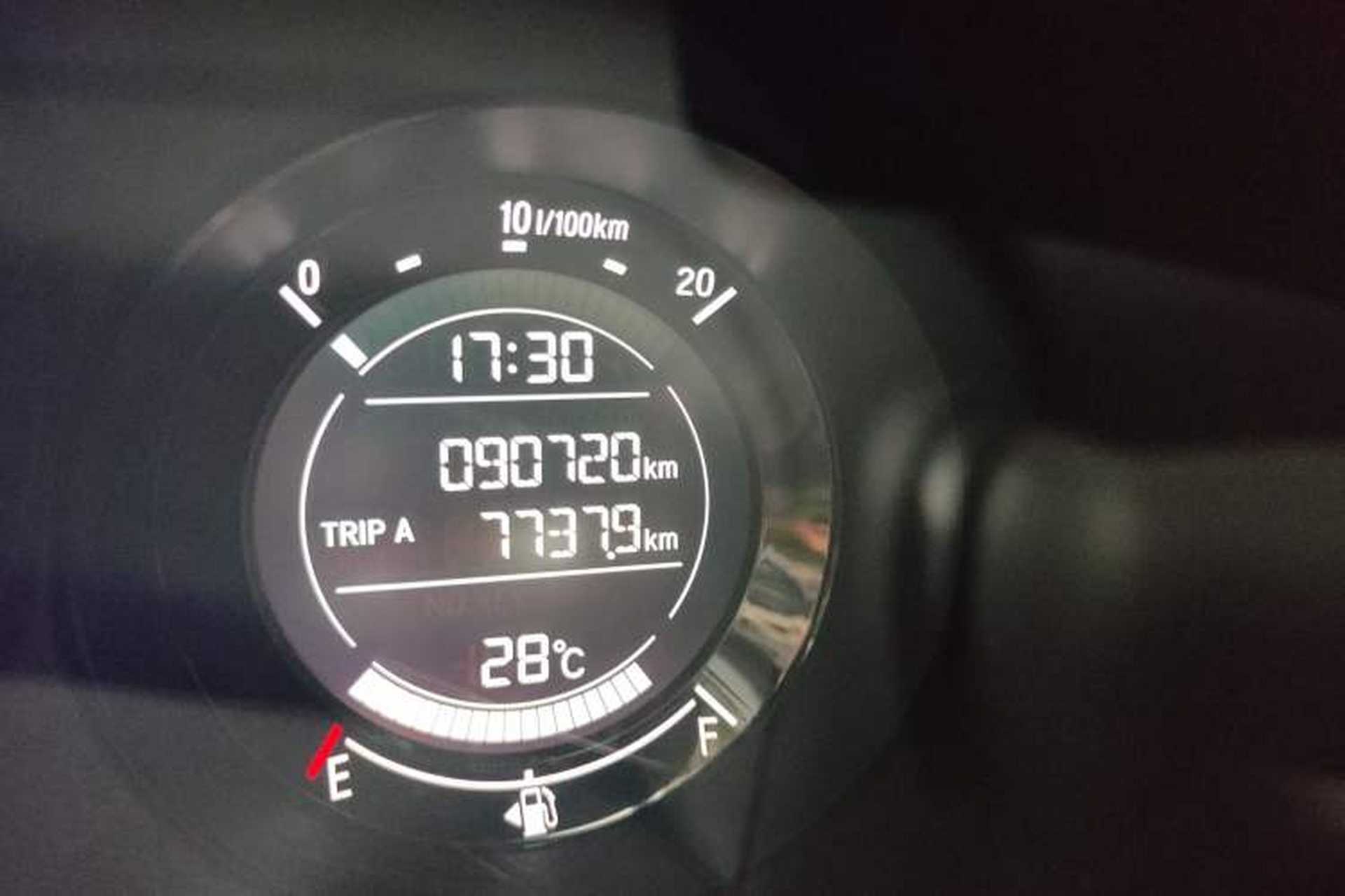 Used Honda XR-V 2015 1.5L LXi CVT Classic Edition Odometer Close Up