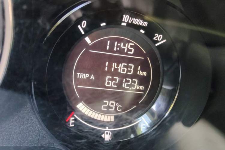 Used Honda XR-V 2015 1.8L EXi CVT Comfort Version Odometer Close Up