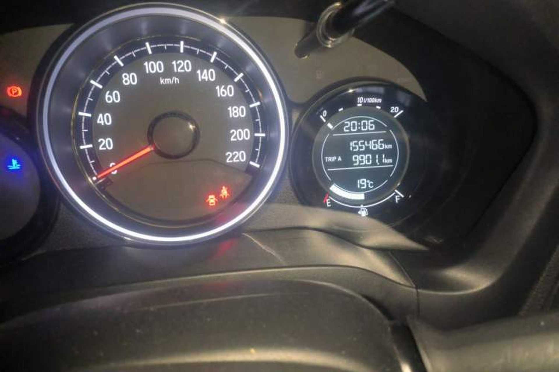 Used Honda XR-V 2015 1.8L EXi CVT Comfort Version Odometer Close Up
