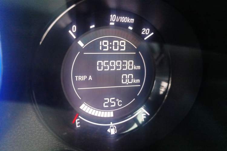 Used Honda XR-V 2015 1.8L EXi CVT Comfort Version Odometer Close Up