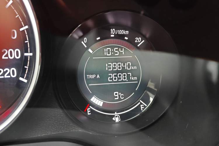 Used Honda XR-V 2015 1.5L LXi CVT Classic Edition Odometer Close Up