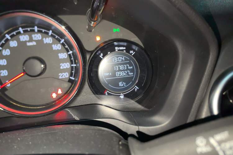 Used Honda XR-V 2015 1.8L EXi CVT Comfort Version Odometer Close Up