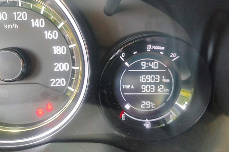Used Honda XR-V 2015 1.8L EXi CVT Comfort Version Odometer Close Up