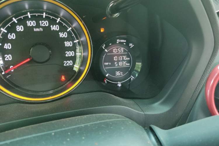 Used Honda XR-V 2015 1.8L EXi CVT Comfort Version Odometer Close Up