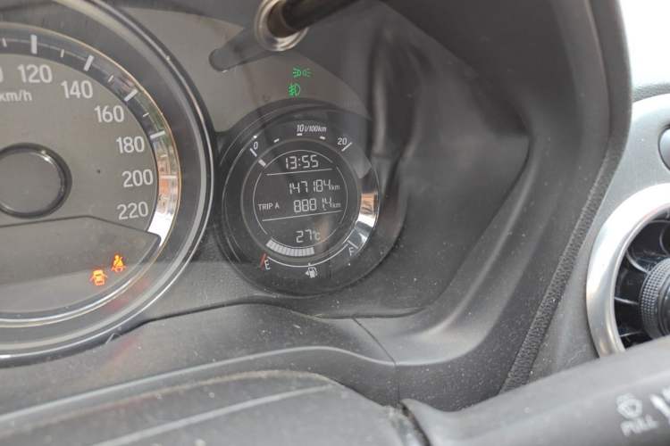 Used Honda XR-V 2015 1.8L EXi CVT Comfort Version Odometer Close Up