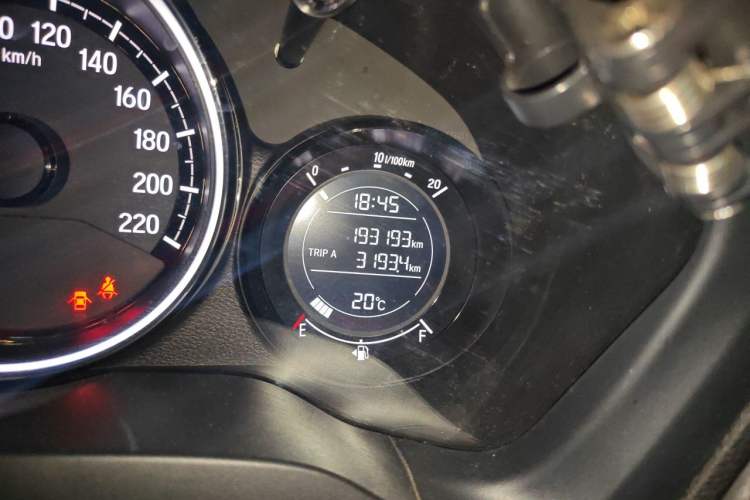 Used Honda XR-V 2015 1.8L EXi Manual Comfort Edition Odometer Close Up