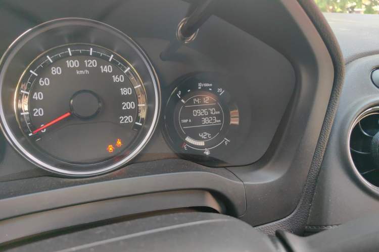 Used Honda XR-V 2015 1.5L LXi CVT Classic Edition Odometer Close Up