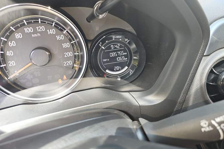 Used Honda XR-V 2015 1.5L LXi CVT Classic Edition Odometer Close Up