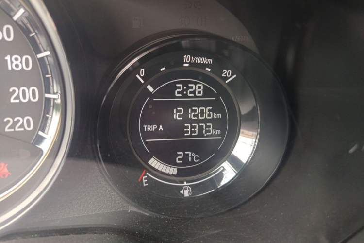 Used Honda XR-V 2015 1.5L LXi Manual Classic Edition Odometer Close Up