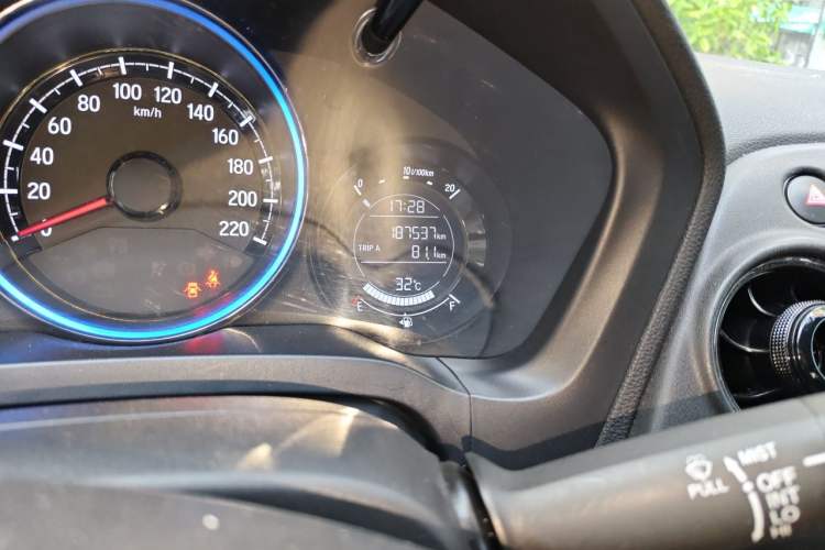 Used Honda XR-V 2015 1.8L EXi CVT Comfort Version Odometer Close Up
