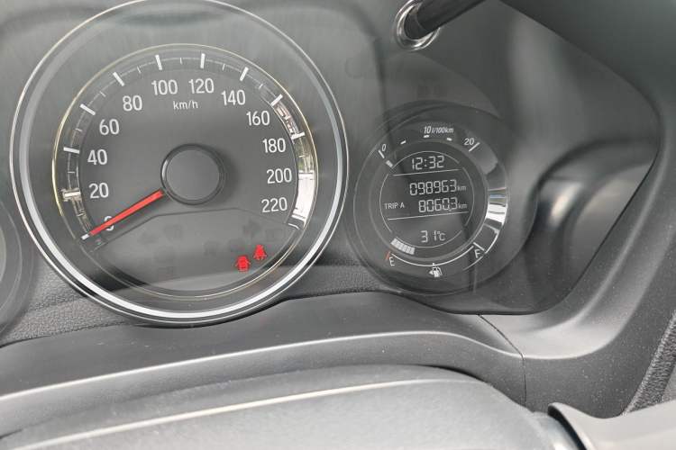 Used Honda XR-V 2015 1.5L LXi CVT Classic Edition Odometer Close Up