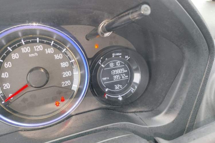 Used Honda XR-V 2015 1.5L LXi CVT Classic Edition Odometer Close Up