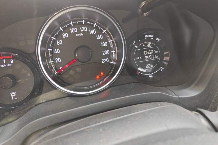 Used Honda XR-V 2015 1.8L EXi CVT Comfort Version Odometer Close Up