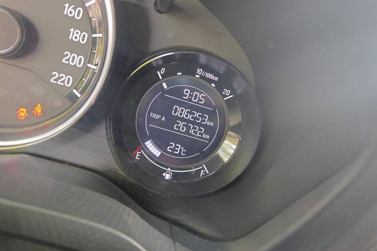 Used Honda XR-V 2015 1.5L LXi CVT Classic Edition Odometer Close Up