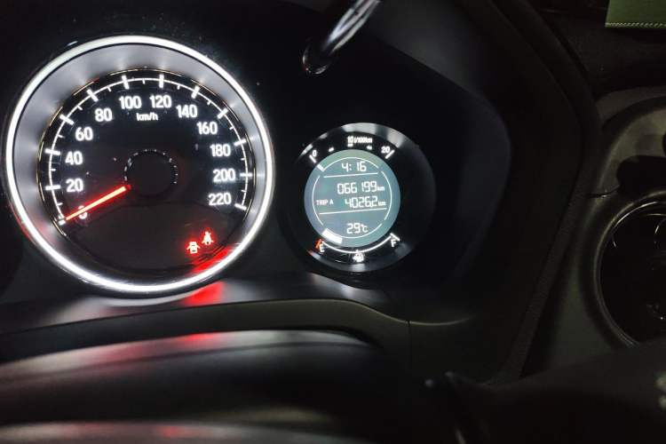 Used Honda XR-V 2015 1.8L EXi CVT Comfort Version Odometer Close Up