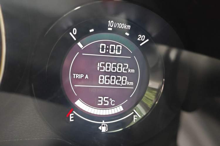 Used Honda XR-V 2015 1.8L EXi CVT Comfort Version Odometer Close Up