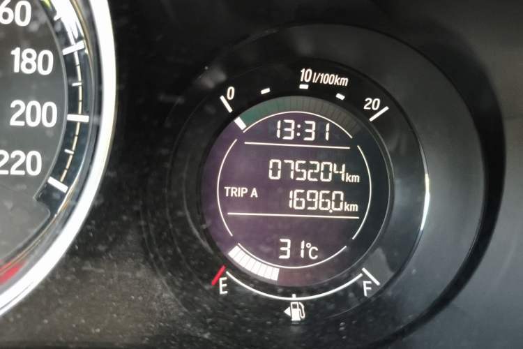 Used Honda XR-V 2015 1.5L LXi CVT Classic Edition Odometer Close Up