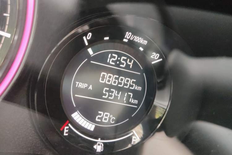 Used Honda XR-V 2015 1.8L EXi Manual Comfort Edition Odometer Close Up