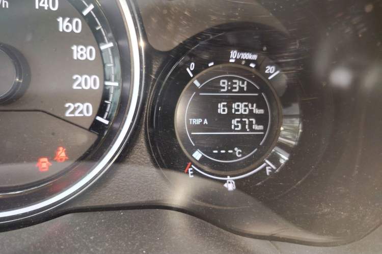 Used Honda XR-V 2015 1.8L EXi CVT Comfort Version Odometer Close Up