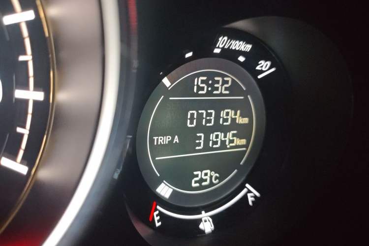 Used Honda XR-V 2015 1.8L EXi CVT Comfort Version Odometer Close Up