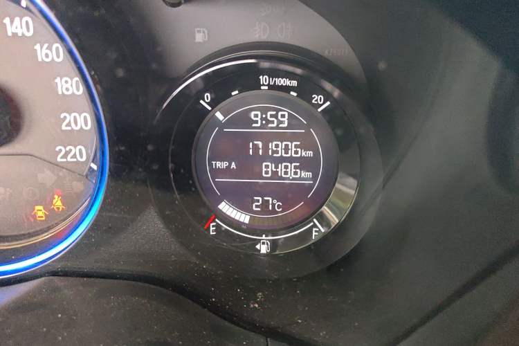 Used Honda XR-V 2015 1.5L LXi CVT Classic Edition Odometer Close Up